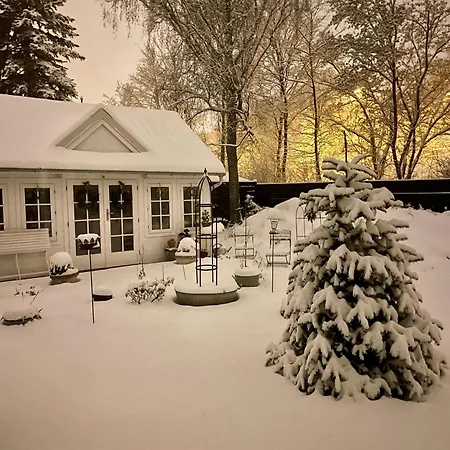 Privatunterkunft Charming Home&gardens In *